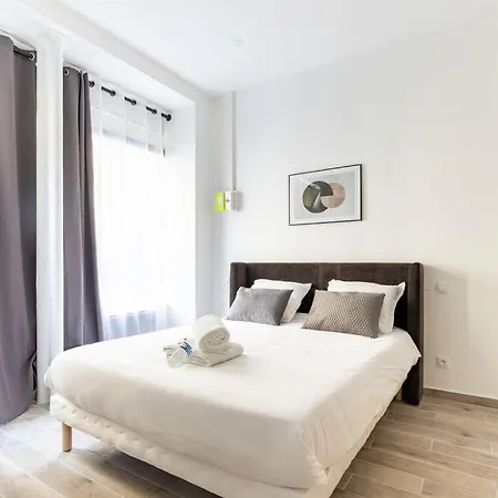 Ballu Place De Clichy Cosy Paris