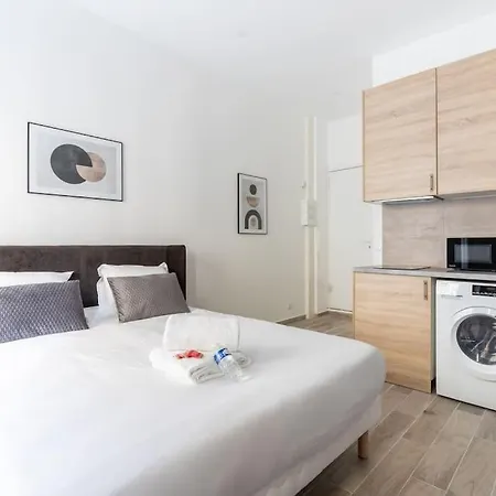 Ballu Place De Clichy Cosy Paris