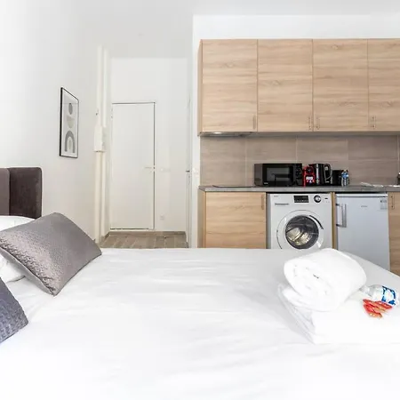 Ballu Place De Clichy Cosy Appartamento