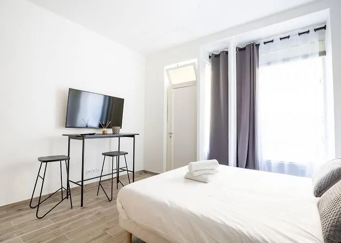 Ballu Place De Clichy Cosy *