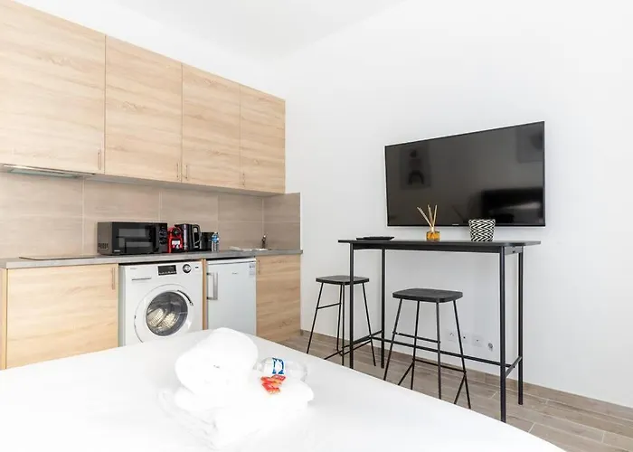 Ballu Place De Clichy Cosy Paris